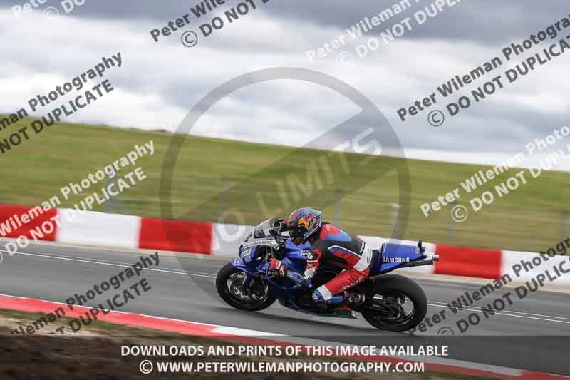 cadwell no limits trackday;cadwell park;cadwell park photographs;cadwell trackday photographs;enduro digital images;event digital images;eventdigitalimages;navarra;no limits trackdays;peter wileman photography;racing digital images;trackday digital images;trackday photos